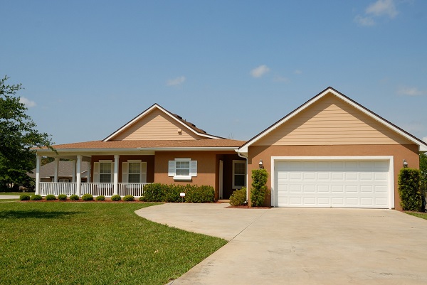 Floratam Front Lawn