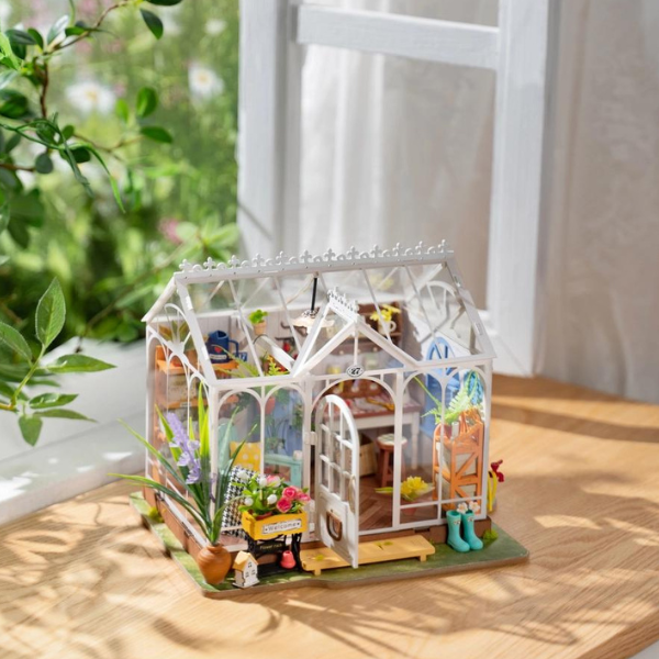 DIY Miniature House Kit: Dreamy Garden